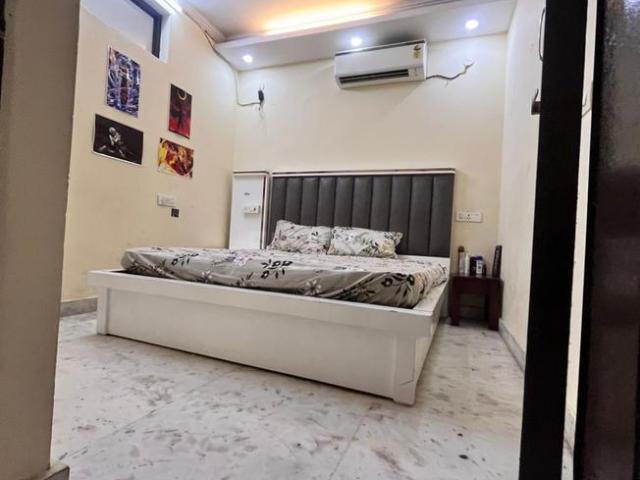 1 BHK Apartment in Kalkaji for rent New Delhi. The reference number is 20763904