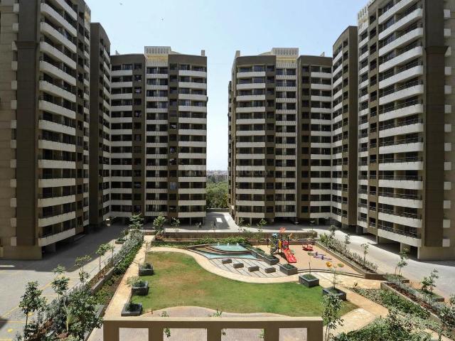 1 BHK Apartment in Kandivali East for resale Mumbai. The reference number is 18675307