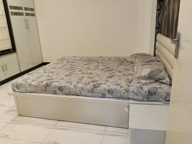 1 BHK Apartment in Kandivali East for resale Mumbai. The reference number is 20732613