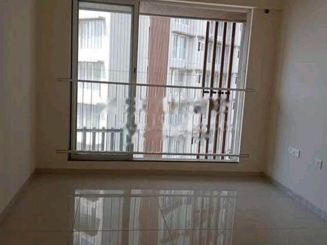 1 BHK Apartment in Kandivali East for resale Mumbai. The reference number is 21050127