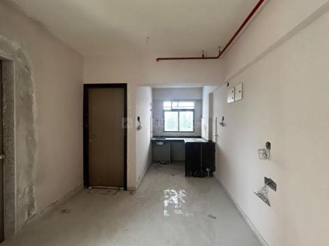 1 BHK Apartment in Kandivali East for resale Mumbai. The reference number is 21134405