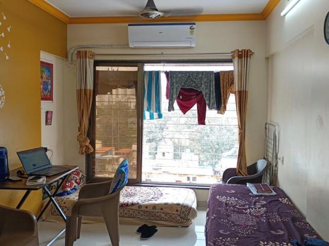 1 BHK Apartment in Kandivali West for resale Mumbai. The reference number is 18763947