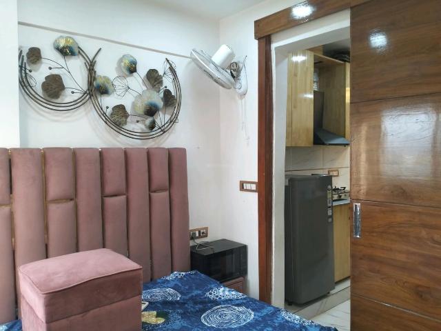 1 BHK Apartment in Karampura for rent New Delhi. The reference number is 20124384