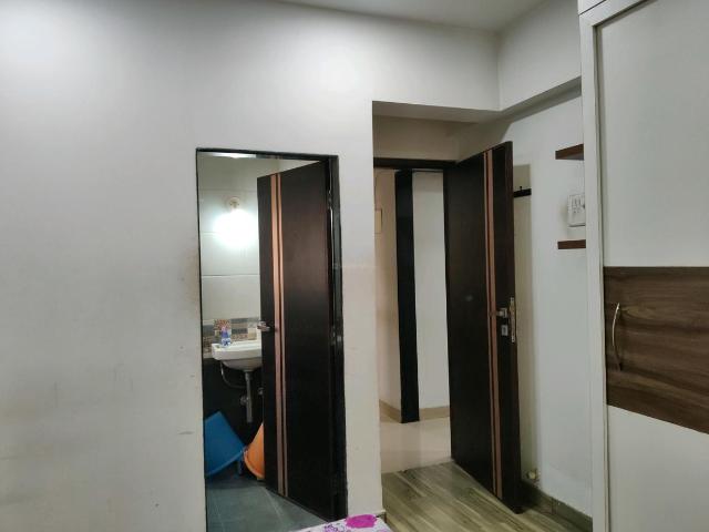 1 BHK Apartment in Kasarvadavali for rent Thane. The reference number is 21084978