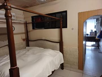 1 BHK Apartment in Khar West for resale Mumbai. The reference number is 19812941