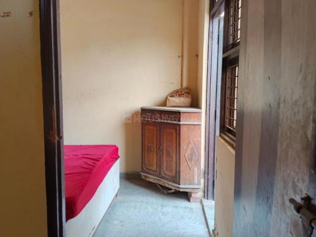 1 BHK Apartment in Krishna Nagar for resale New Delhi. The reference number is 21340940