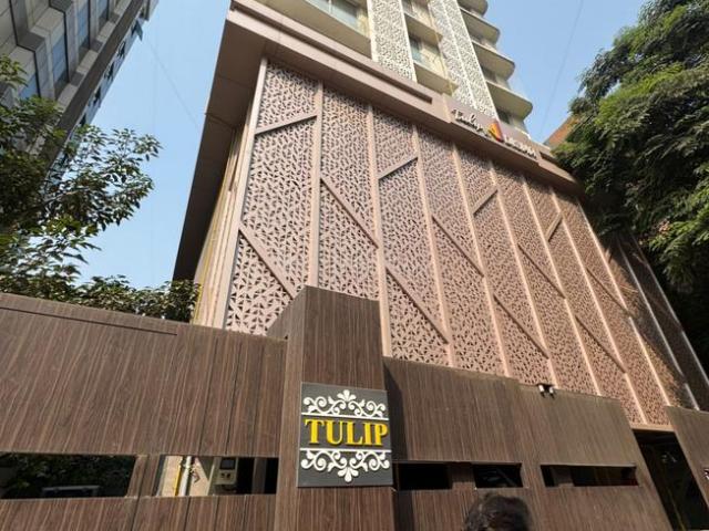 1 BHK Apartment in Juhu for rent Mumbai. The reference number is 17636780
