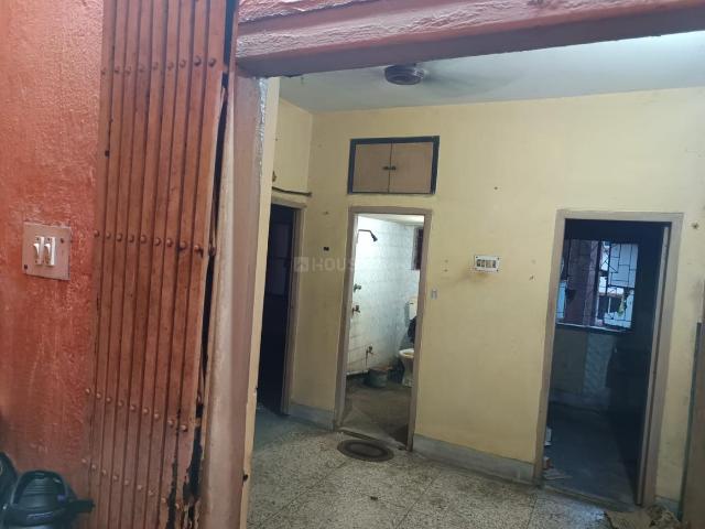 1 BHK Apartment in Lake Gardens for rent Kolkata. The reference number is 20749996