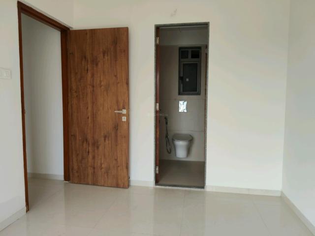 1 BHK Apartment in Malad East for rent Mumbai. The reference number is 21009352