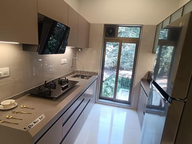 1 BHK Apartment in Malad West for resale Mumbai. The reference number is 21008611