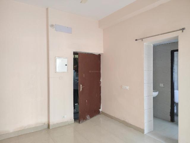 1 BHK Apartment in Noida Extension for resale Greater Noida. The reference number is 20796928