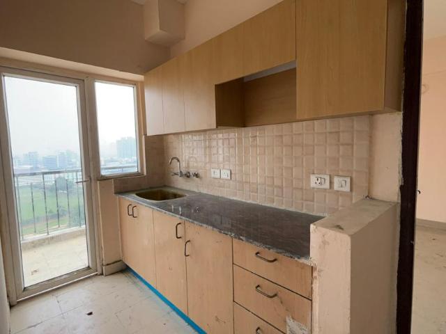 1 BHK Apartment in Noida Extension for resale Greater Noida. The reference number is 21001399