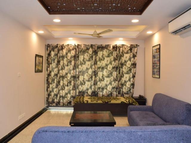 1 BHK Apartment in South Extension II for rent New Delhi. The reference number is 16847115