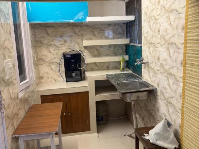 1 BHK Apartment in South Extension II for rent New Delhi. The reference number is 21143167