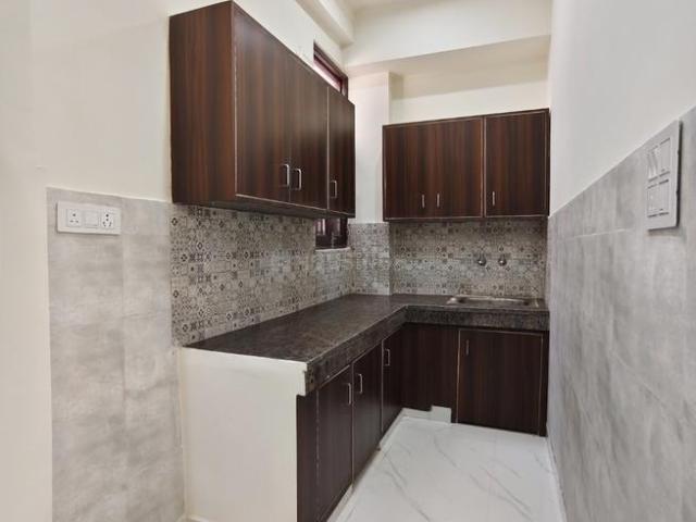 1 BHK Apartment in Kambakshpur for resale Noida. The reference number is 20169704