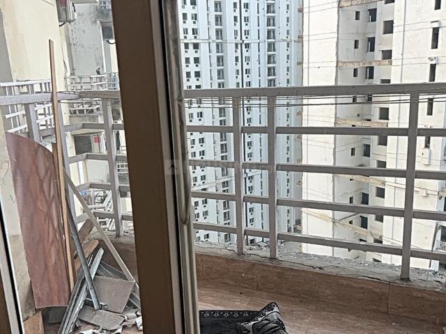 1 BHK Apartment in Sector 168 for resale Noida. The reference number is 19758042