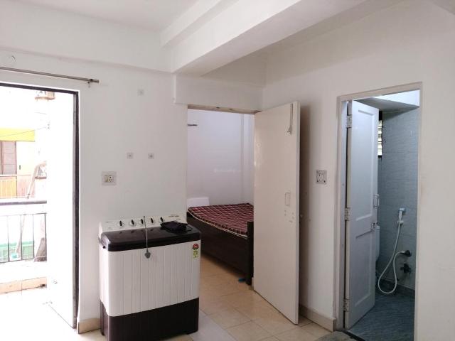 1 BHK Apartment in Sector 23B Dwarka for rent New Delhi. The reference number is 20588004