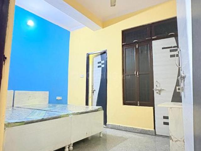 1 BHK Apartment in Sector 62 for rent Noida. The reference number is 20179729