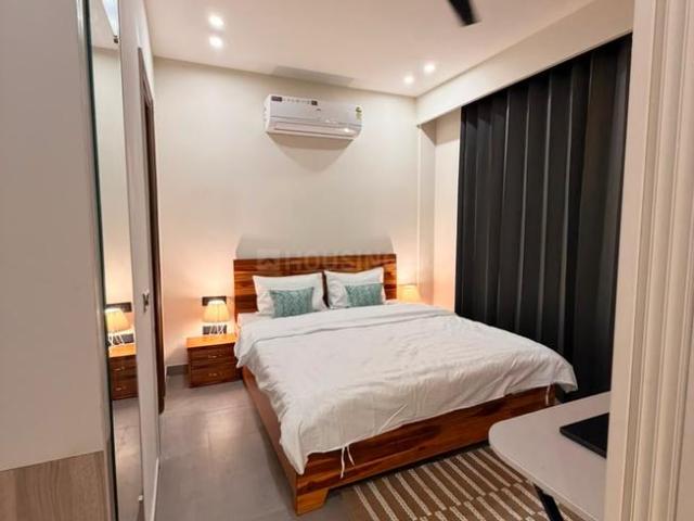 1 BHK Apartment in Sector 62 for rent Noida. The reference number is 21005559