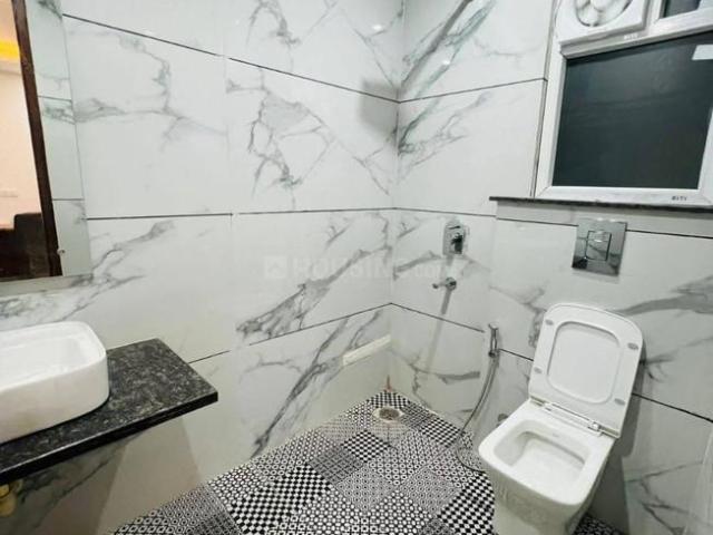 1 BHK Apartment in Sector 62 for rent Noida. The reference number is 21381618