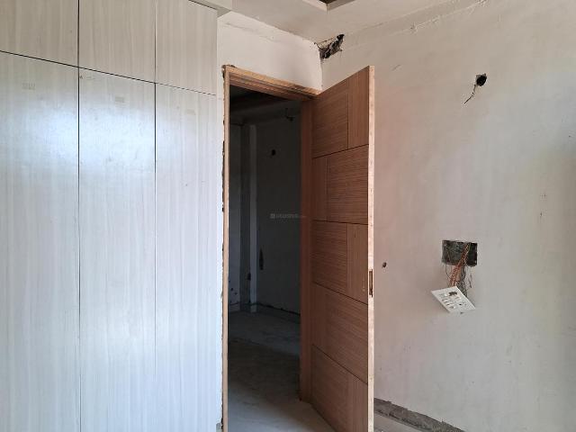 1 BHK Apartment in Sector 73 for resale Noida. The reference number is 20177605