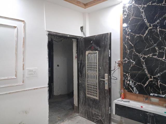 1 BHK Apartment in Sector 73 for resale Noida. The reference number is 21069802