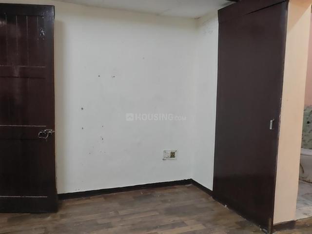 1 BHK Apartment in Paschim Vihar for resale New Delhi. The reference number is 15815510