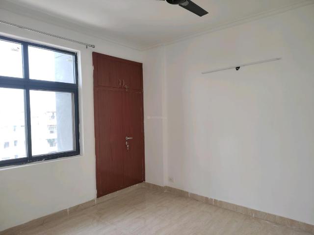 1 BHK Apartment in Phi II for resale Greater Noida. The reference number is 17748348