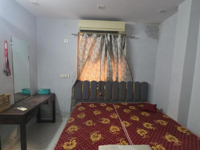 1 BHK Apartment in Pitampura for rent New Delhi. The reference number is 21122074