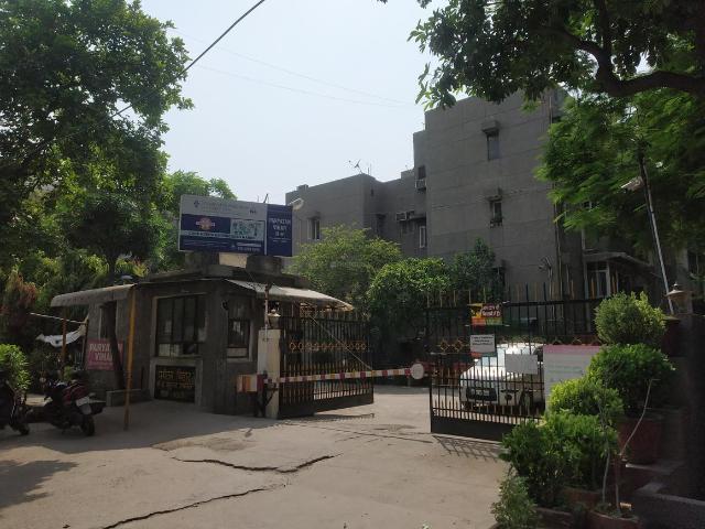 1 BHK Apartment in Vasundhara Enclave for resale New Delhi. The reference number is 20252480
