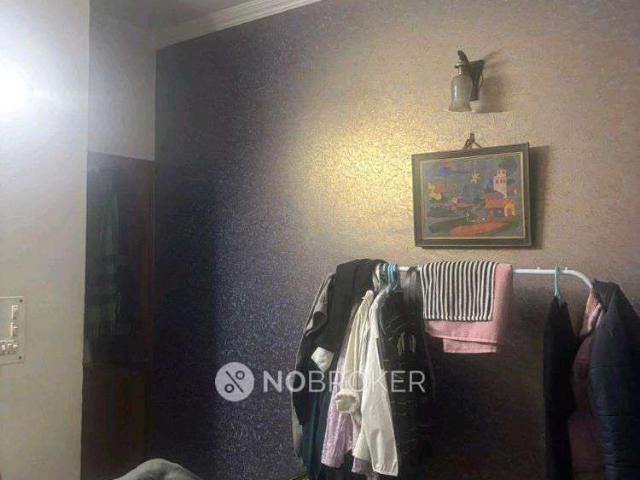 1 BHK Flat for Rent In Model Town