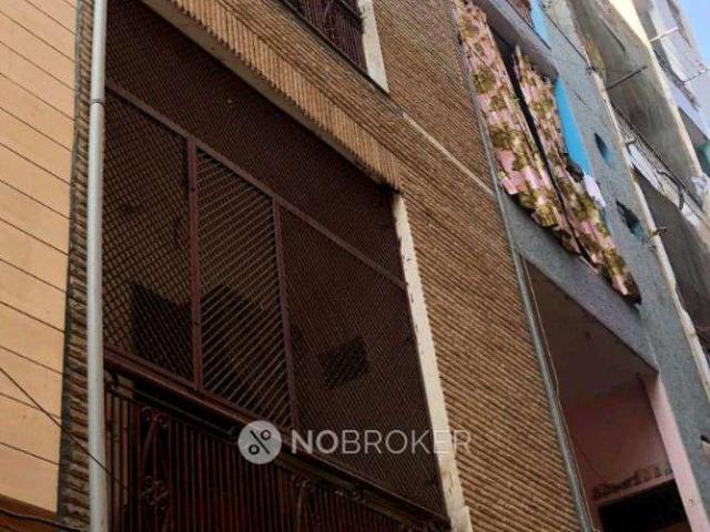 1 BHK Flat In C2 Near Metro Station for Rent In Yamuna Vihar, Shahdara