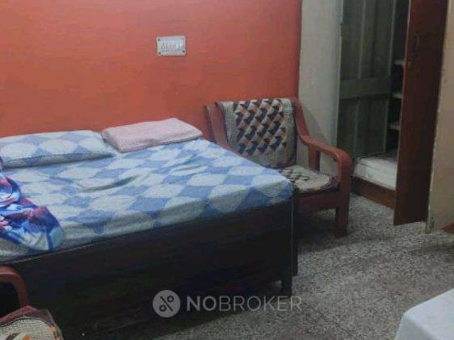 1 BHK Flat In Amritpuri B for Rent In East Of Kailash