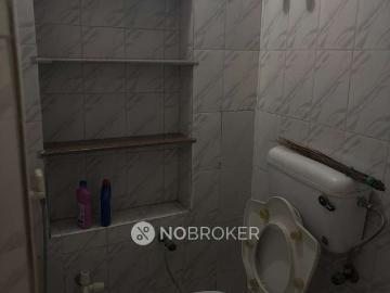 Flat to rent in Sector-40 Noida - Parking