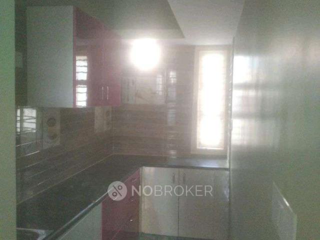 1 BHK Flat In Building for Lease In Block 1