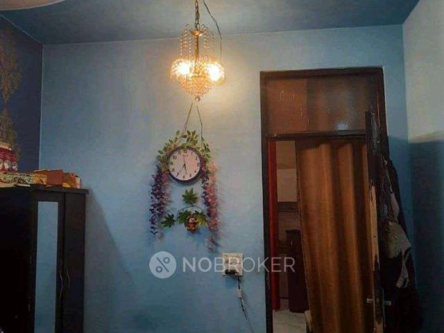 1 BHK Flat In For Female Only for Rent In Laxmi Nagar