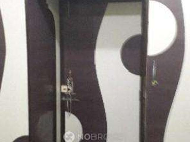 1 BHK Flat In Pursotam Building For Sale In Thakurdwar