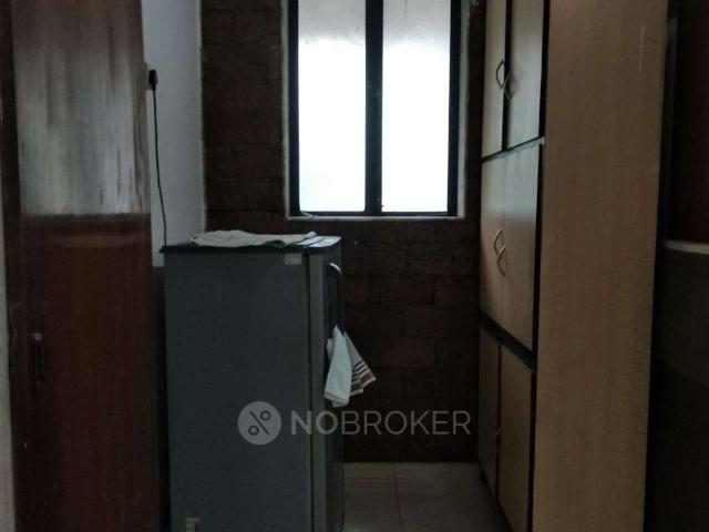 1 BHK Flat In Parijat Flats for Rent In Andheri West