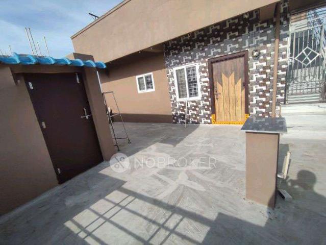 1 BHK Flat In Penthouse bachalors Only 1bhk With Smal Extr