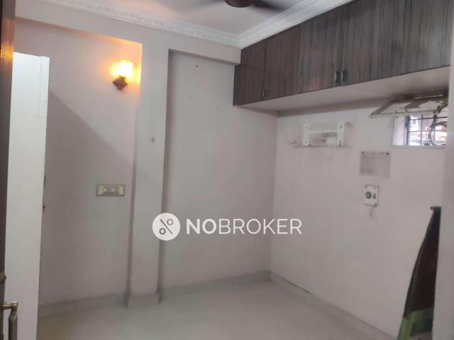 1 BHK Flat In Royal Appattnents For Sale In Teynampet