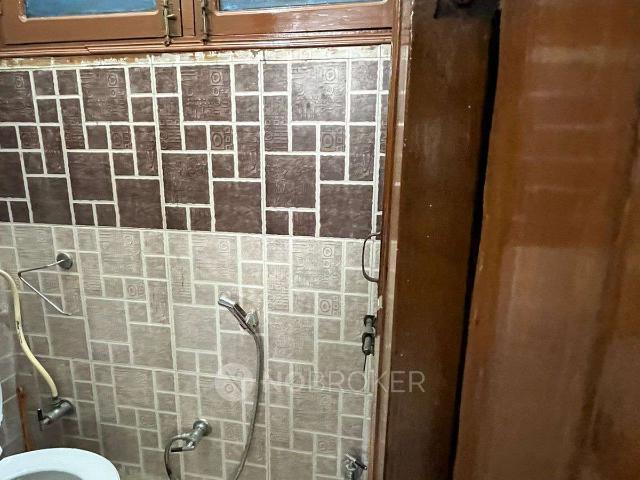1 BHK Flat In Stamdalone Buidling for Rent In Sector 52