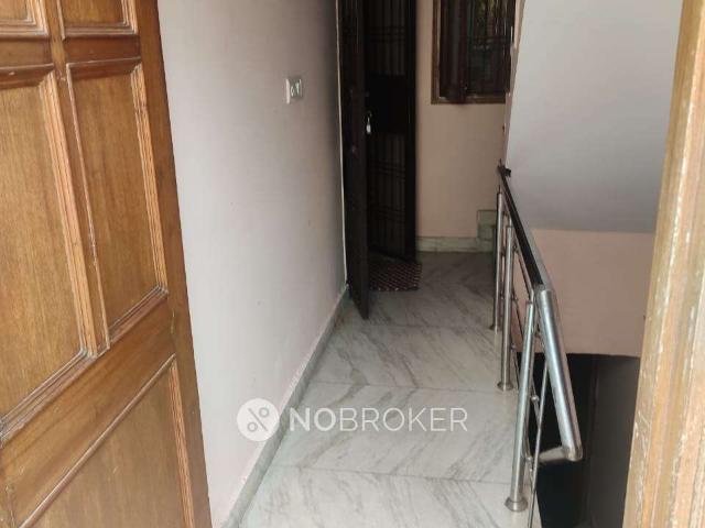 1 BHK Flat In Stanadalone Building for Rent In Nirankari Colony, Mukherjee Nagar