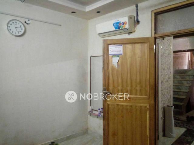 1 BHK Flat In Standalone Building for Rent In Laxmi Nagar