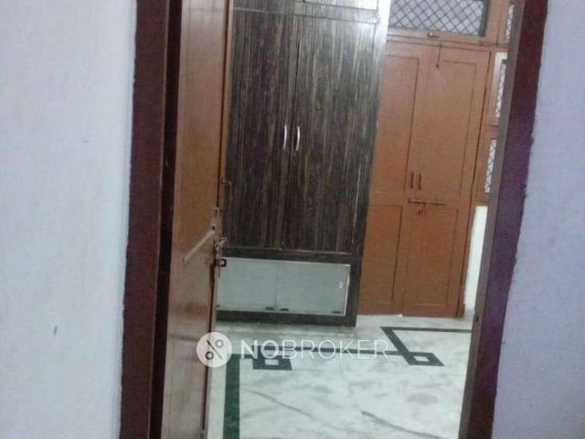 1 BHK Flat In Standalone Building for Rent In Mayur Vihar