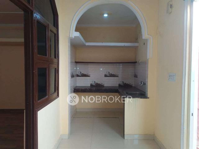 1 BHK Flat In Standalone Building for Rent In Sector 13