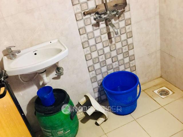 1 BHK Flat In Standalone Building. Shared Room for Rent In Andheri West