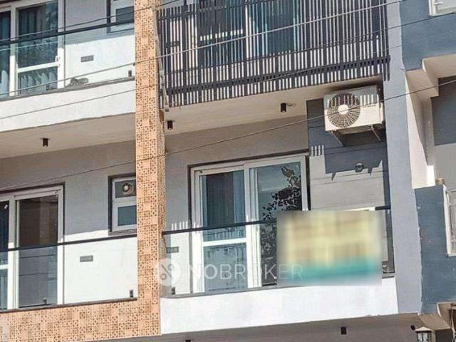 1 BHK Flat In Standalone for Rent In Sector 52