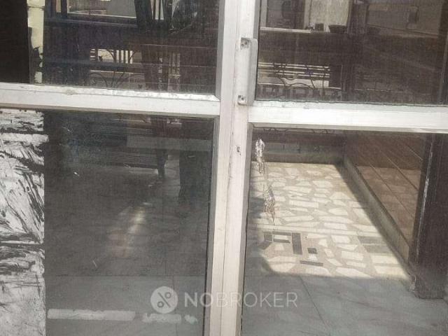 1 BHK Flat In Standalonebuilding for Rent In Sector 7