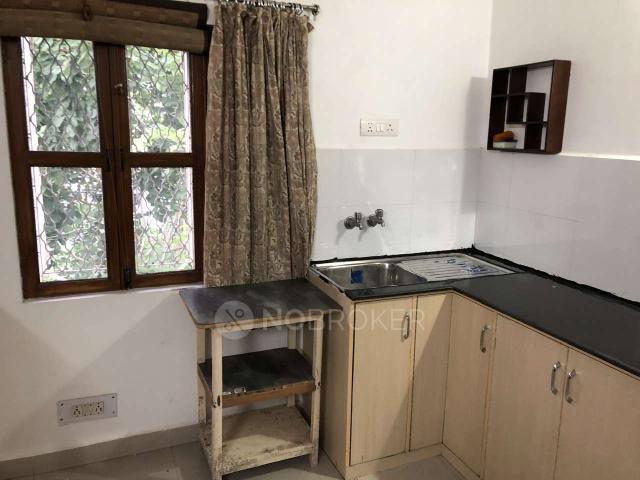 1 BHK Flat In Sfs Flats Janakpuri for Rent In Janakpuri