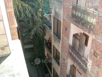 Flat to rent in Chander Nagar Ghaziabad - Parking